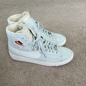 Women’s Nike Blazer Mid Rebel size 8
